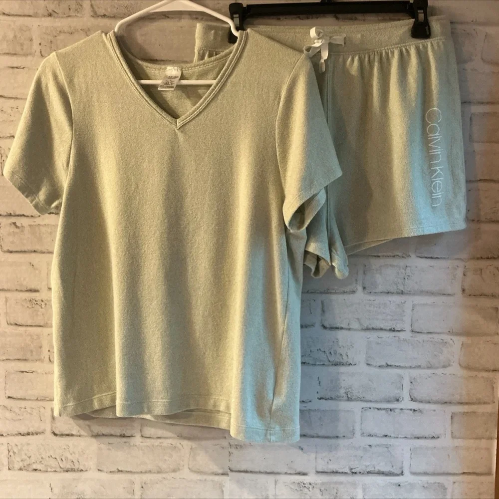 CALVIN KLEIN Women’s Size M Logo Relaxed V-neck Short Sleeve And Shorts Set - Picture 3 of 7